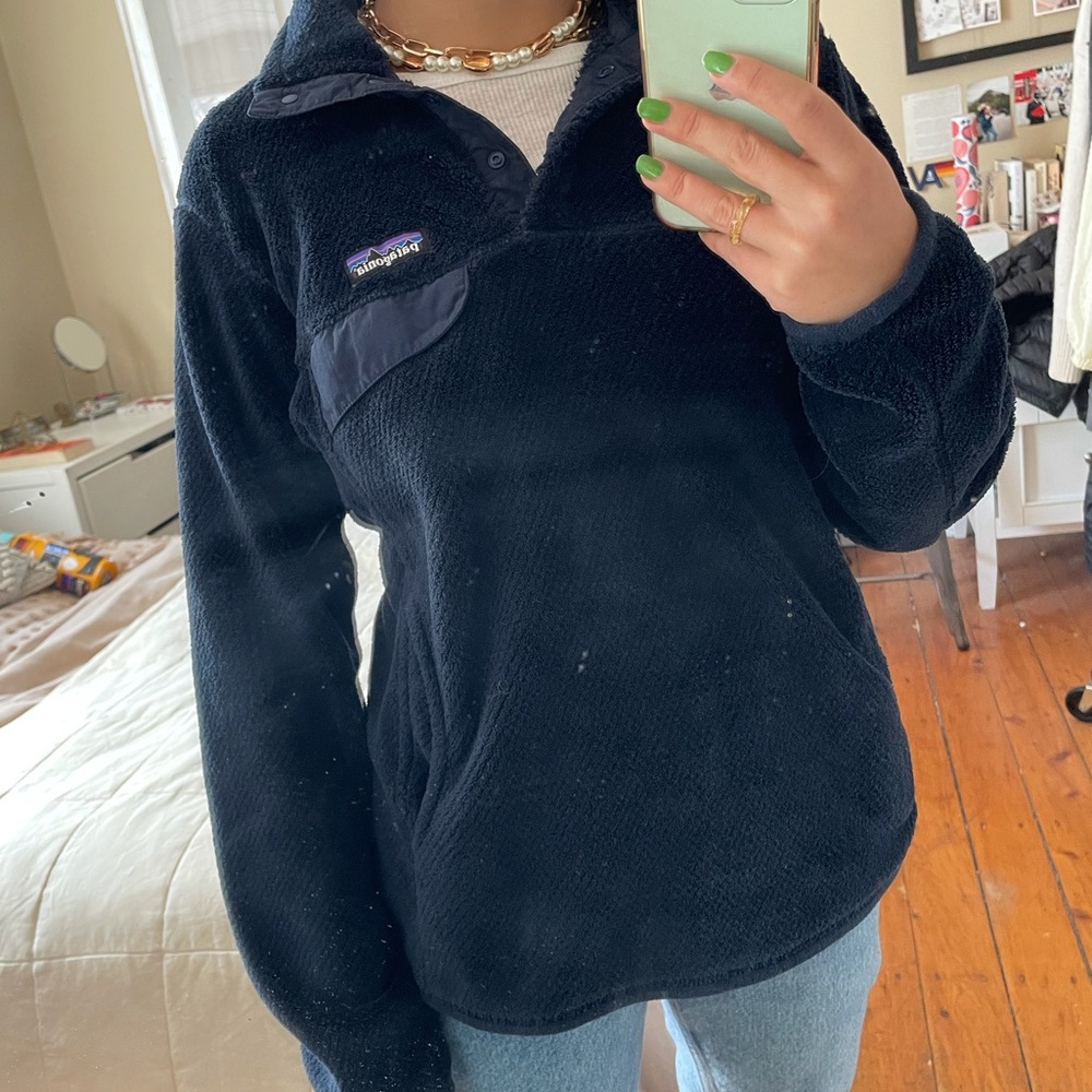 Patagonia navy blue fleece. Women’s size medium.